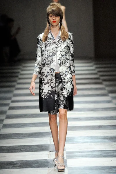 Look 4